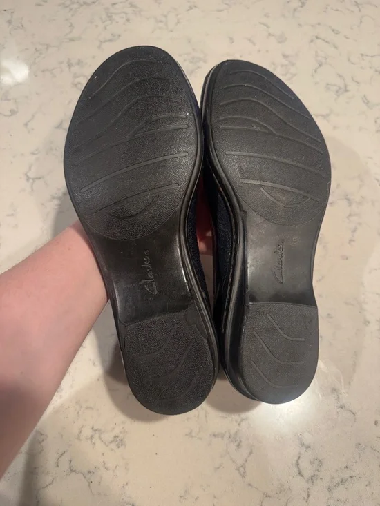 Clarks Women's Y2K Black Leather Ballet Flats with Brass Ring Buckle Accent - Picture 10 of 10